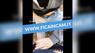 Esibizionista italiana sega uno sconosciuto al parco