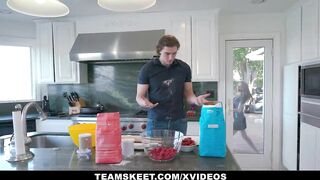 Skinny Fuckdoll (Madi Collins) Gets Lifted And Plowed In Sex