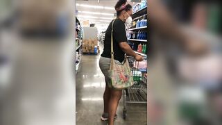 MUST VIEW!!! Candid Ebony Cougar Cameltoe Squat