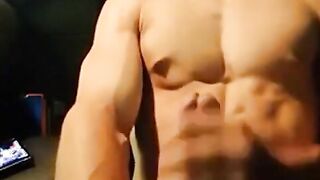 Str8 guy stroke in car while watching porn