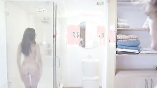 Sex kitten Ariana Marie can't help but show off for Tyler Nixon when he joins her into the bathroom while