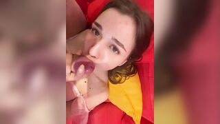 Dark Hair 18 yo knows how to suck penis