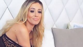 Wild Babe Stripper Finger Fuck Her Pussy
