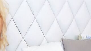 Wild Babe Stripper Finger Fuck Her Pussy
