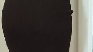 Spy women Chloe Temple is on a top concealed mission that requires her to break in a locked room and
