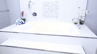 Small Inside A Bathtub
