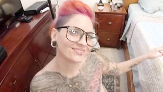 Tattooed babe Ava Minx sees what's cumming