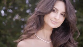 Perfect Latina teen posing totally naked