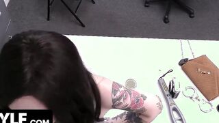 Shoplyfter Mylf - Long Breasts milf Caught Stealing Pleasures the Security Officer to gotten out of Trouble