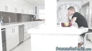 19 Yo gets vagina licked by stepdad
