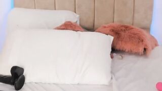 Curvy Babe Enjoys Her Tight Cunt Fucked