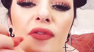 Dildo and Sex Vibrator in this Hottie Woman Holes