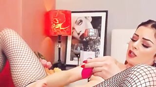 Dildo and Sex Vibrator in this Hottie Woman Holes
