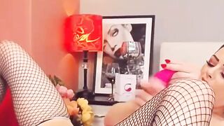 Dildo and Sex Vibrator in this Hottie Woman Holes