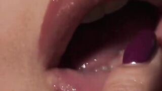 Cute skinny bimbos fucks her tight asshole with a massive