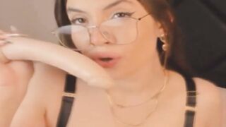Passionately Cam Babe Fuck Her Pussy