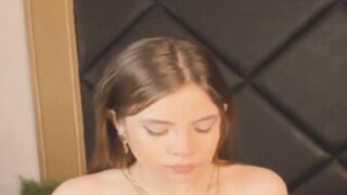 Passionately Cam Babe Fuck Her Pussy