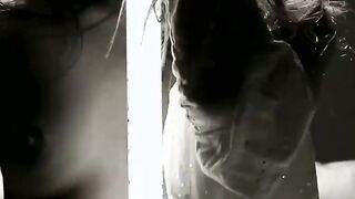 Hottie naked dark hair fingerbangs herself to an insane orgasm