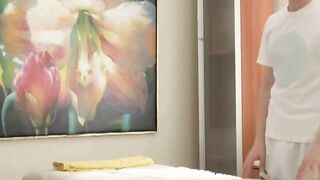 Masseur slides his dick inside while working