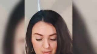 Eyeful Brunette Chilling Naughty Online