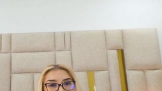 Sexy Babe Showing Her Body And Making Herself Cum