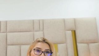 Sexy Babe Showing Her Body And Making Herself Cum