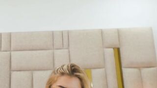 Sexy Babe Showing Her Body And Making Herself Cum