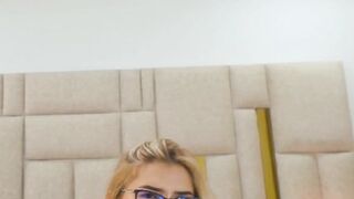 Sexy Babe Showing Her Body And Making Herself Cum