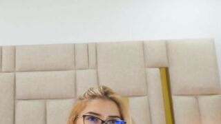 Sexy Babe Showing Her Body And Making Herself Cum
