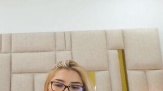 Sexy Babe Showing Her Body And Making Herself Cum