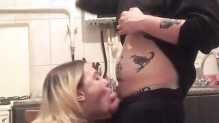 Tattooed blonde Hot gives an good oral sex