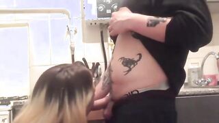 Tattooed blonde Hot gives an good oral sex
