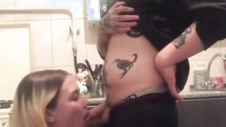 Tattooed blonde Hot gives an good oral sex