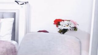 Seductive Babe Finger Her Pussy on Cam