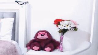 Seductive Babe Finger Her Pussy on Cam