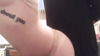 Tattooed Blonde Bombshell gives an Stunning Beauty Oral Sex