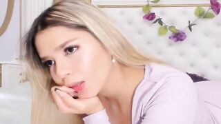 Horny Blonde Very Nice Teasing Live