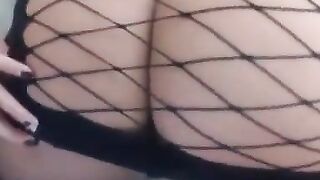 Hot Babe with big ass masturbates and fingering herself