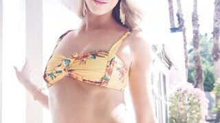 Perfect ass blonde Emma Hix shows it off