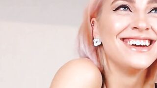 Seductive Blonde Sexy Display Webcam Show