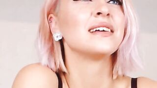 Seductive Blonde Sexy Display Webcam Show