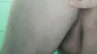 VID_108 masturbare bagat deget in fund 02(4 min)
