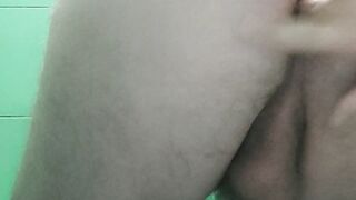 VID_108 masturbare bagat deget in fund 02(4 min)