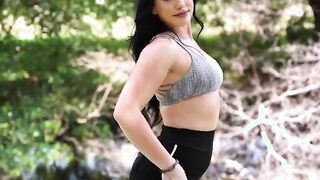 Fitness MILF With Gigantic Booty Does Her Booty Exercises Outdoor