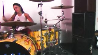 Hardrock dark haired mom got plowed from huge penis