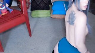 Asian Babe Showcasing Sexy Physique Live