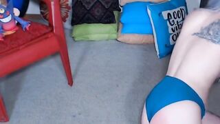 Asian Babe Showcasing Sexy Physique Live