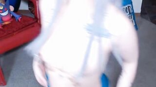Asian Babe Showcasing Sexy Physique Live