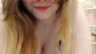 Blonde Goddess Webcam Sensual Presence
