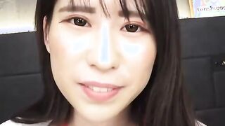 Hitomi Kanzaki is back and shows us her oral sex skillz
